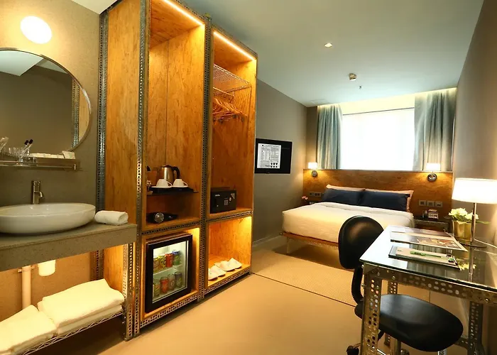 Ind Hotel